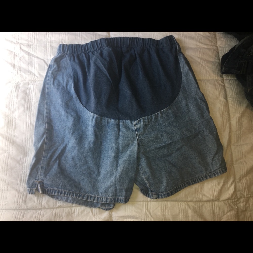 Maternity shorts